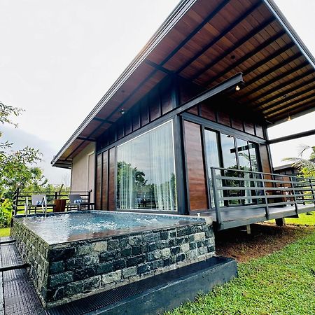 Atha Resort Sigiriya Bagian luar foto A villa at the resort