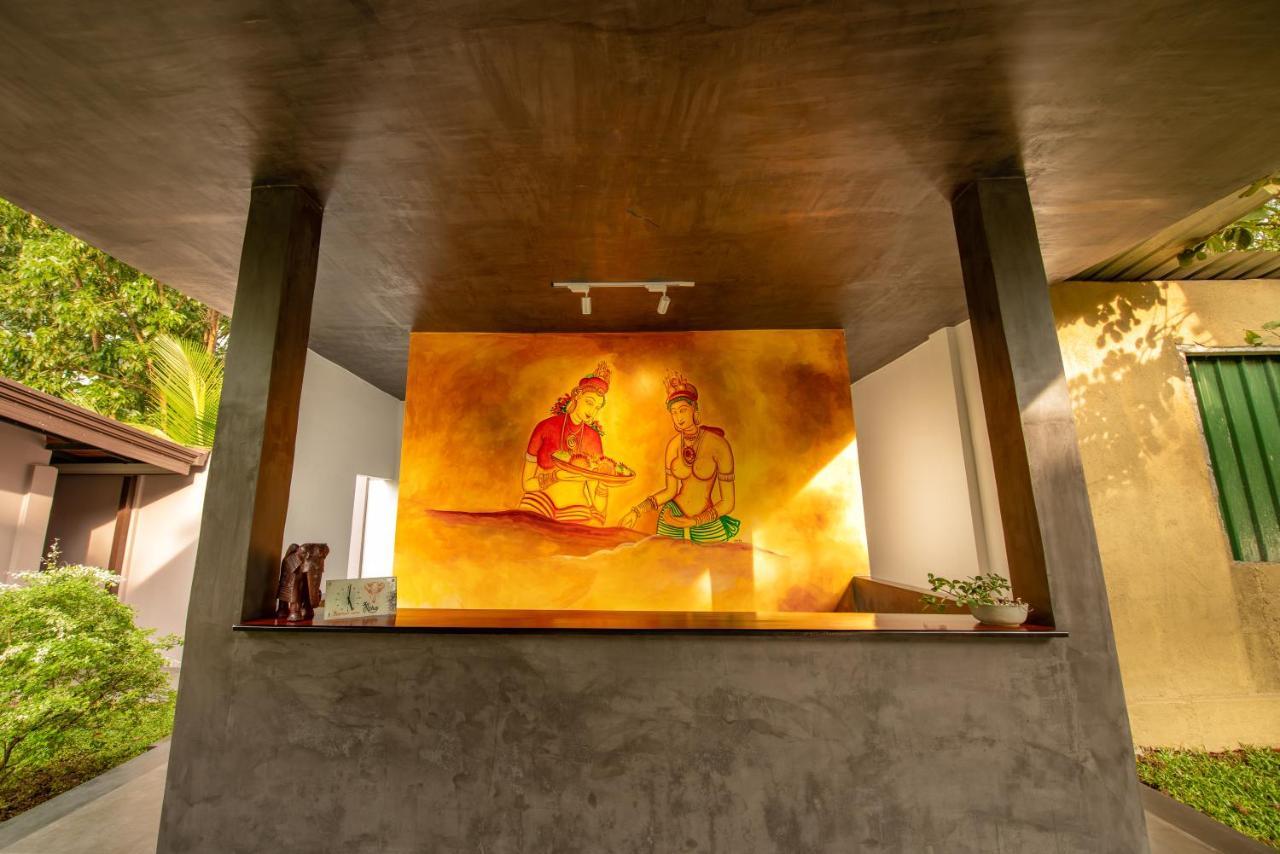 Atha Resort Sigiriya Bagian luar foto The interior of the temple