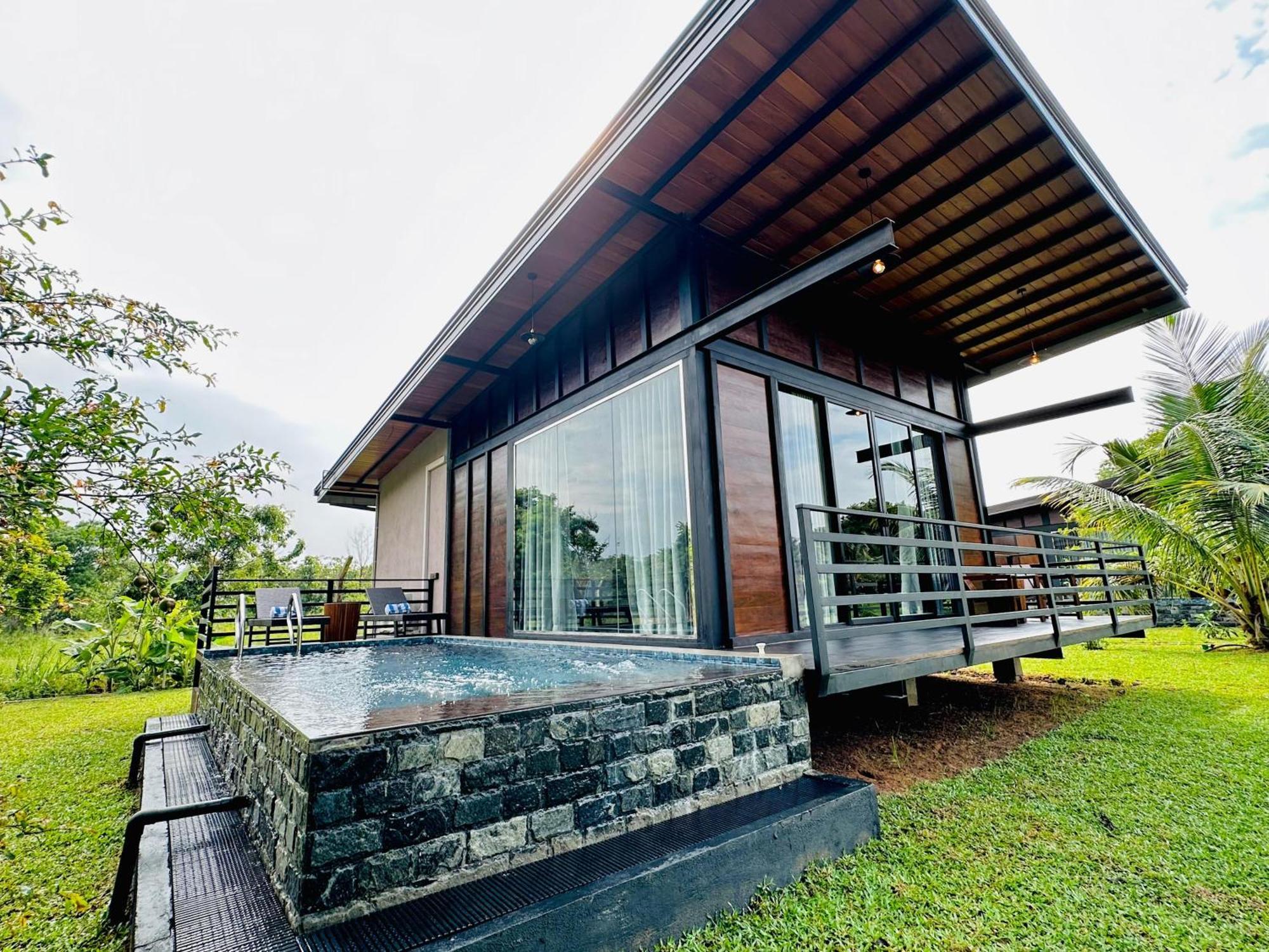 Atha Resort Sigiriya Bagian luar foto A villa at the resort